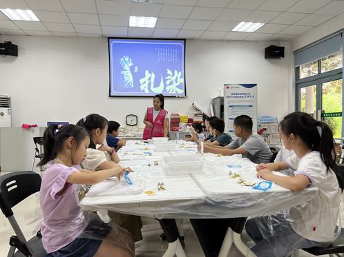 1690445499602014.jpg 新馨社区:遇见艺术 由“染”而生_副本.jpg