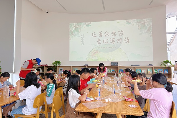 1692581780416977.jpg 八坼社区:处暑秋意浓 童心运河情1--.jpg