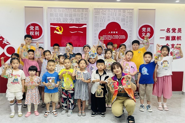 【八坼街道】友谊村：绘本里的老师--致敬教师节活动2--.jpg