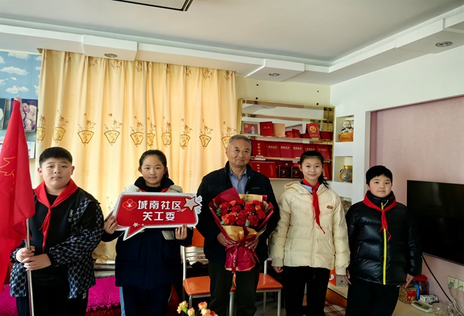 1741677453968215.jpg 吴江开发区长安实小、城南社区 寻访身边的“雷锋”——田有清爷爷2--.jpg