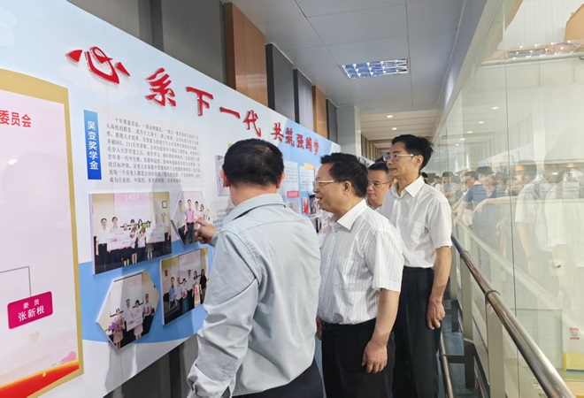 我区召开企业关工委建设工作推进会-参观.jpg