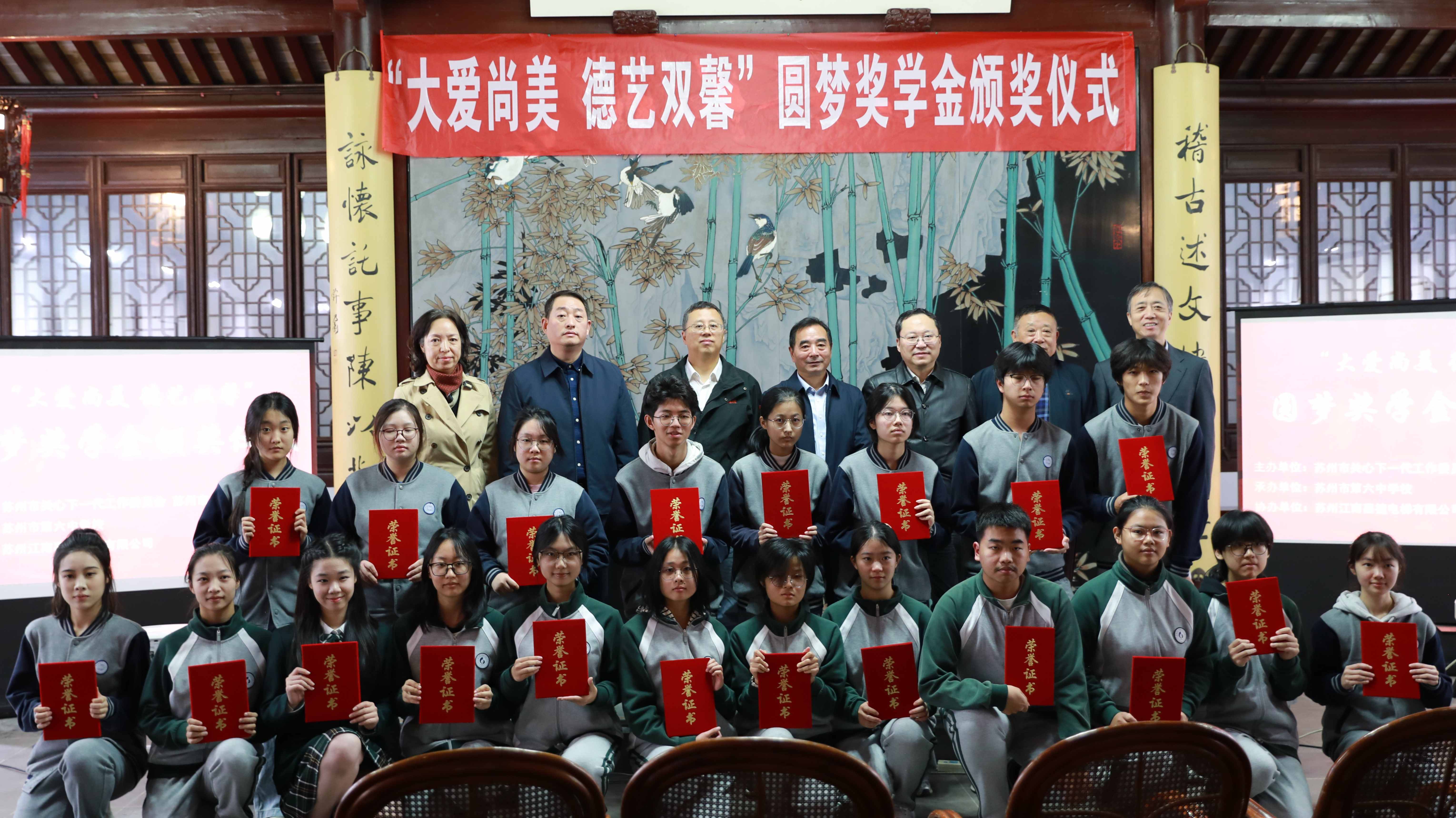 1763102788105544.jpg 5I8A1522.jpg