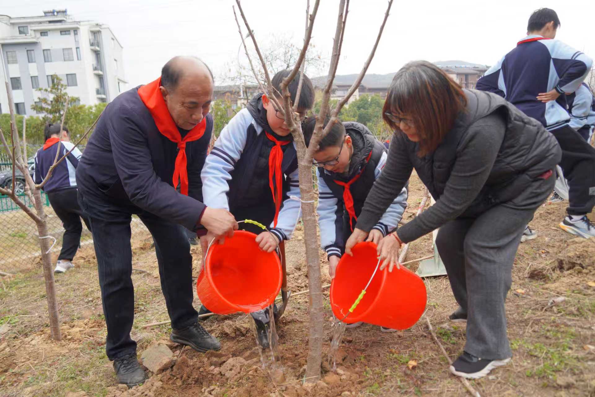 1764226143120338.jpg 4cd21115632f5fda196683353d33ced.jpg