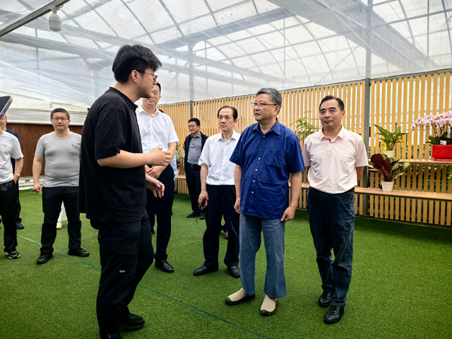 1782369858106843.jpg 市关工委副主任费伟康与苏州宝育农业科技有限公司“新农人交流_副本.jpg